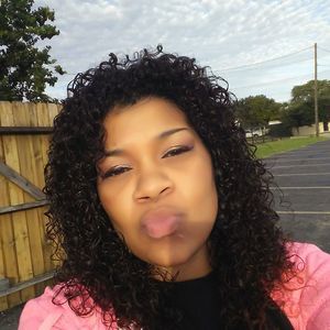 Meet your Posher, Vanessa